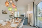  Ferienhaus Stettiner Haffblick mit Sauna, Kamin und Terrasse Zirchow Fischerdorf - Wohnzimmer