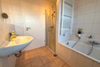  Ferienwohnung Wellenglitzern Schönberger Strand Kieler Förde - Badezimmer