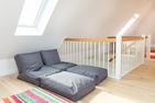  Haus Watthus - Wohnung Himmel Nebel - Rückzugsort Dachgeschoss - Sofas und Fernseher laden zum Entspannen ein