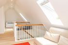  Haus Watthus - Wohnung Himmel Nebel - Rückzugsort Dachgeschoss - Sofas und Fernseher laden zum Entspannen ein