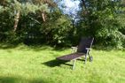 Haus Troeltsch Ferienwohnung  „Bi Elschen" Nebel auf Amrum - Gartenliege im Garten der Ferienwohnung Bi Elschen in Nebel auf Amrum