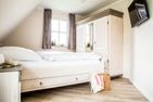  Ferienhaus Schilfrohrsänger 30 Fuhlendorf - Schlafzimmer