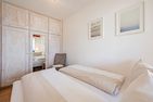  fewo1846 - MeerSinne Glücksburg - Helles Schlafzimmer mit Blick aufs Meer