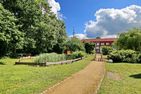  Strandresidenz Dünenperle Kühlungsborn-West - Gartenanlage der benachbarten Anlage Dünengarten