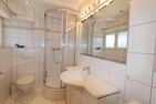 Residenz Nikolas- Grenzweg 12, App. 2 Wenningstedt - Badezimmer