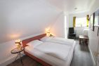 Residenz Nikolas- Grenzweg 12, App. 2 Wenningstedt - Schlafzimmer