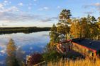  (1) Graues Sommerhaus in Schweden am See mit Boot Smaland - 