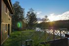  (1) Graues Sommerhaus in Schweden am See mit Boot Smaland - 