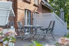  Haus am Leuchtturm Hausteil 4 Wyk auf Föhr - Auf der Terrasse stehen Ihnen Terrassenmöbel, Strandkorb und Sonnenschirm zur Verfügung.