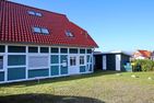  Wiesengrund 9a Wittenbeck - Vorderansicht mit Außenstellplatz