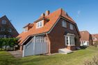  Haus am Leuchtturm Hausteil 1 Wyk auf Föhr - Das Hausteil verfügt über eine Terrasse mit Gartenabschnitt.