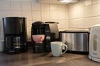  Haus am Leuchtturm Hausteil 1 Wyk auf Föhr - Neben einer Filterkaffeemaschine steht hier auch eine Kapselmaschine bereit.