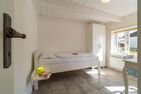  Haus Toni Wyk auf Föhr - Dieses zweite Schlafzimmer im Erdgeschoss verfügt über ein Einzelbett.