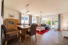  Haus Eva Wohnung 1 Wyk auf Föhr - Das gemütliche Wohnzimmer mit Esstisch.