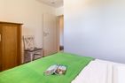  Haus Eva Wohnung 1 Wyk auf Föhr - Hier finden Sie ein Queen-Size Bett vor.