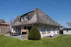  Haus Eva Wohnung 1 Wyk auf Föhr - Genießen Sie bei tollem Wetter den großen Garten und relaxen Sie auf der Terrasse.