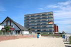  Königstraße 5, Whg. 10, Atlantischer Hof Föhr - Blick vom Strand auf das Haus
