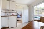 Haus Waltraud Ferienwohnung  „Popenstuuv" Norddorf auf Amrum - Küche / Küchenzeile