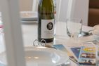  Gästehaus Wohnung 1 Wyk auf Föhr - Den Wein, welchen wir bei Ihrer Ankunft für Sie bereit halten, finden Sie ebenso im Weinhaus am Meer.