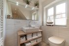  Haus am Leuchtturm Hausteil 3 Wyk auf Föhr - Das Duschbad überzeugt durch hochwertige Materialien. Die Dusche ist bodengleich.