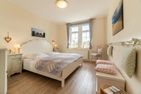  Haus Otto Wohnung 4 Wyk auf Föhr - Das erste Schlafzimmer mit Meerblick. Hier werden Sie von der Morgensonne geweckt.