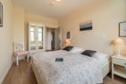  Haus Otto Wohnung 4 Wyk auf Föhr - Das zweite Schlafzimmer mit Meerblick. Hier können Sie die Möwen lachen hören.