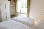 Hüs Letj Warft Ferienwohnung „Green Waanang" Nebel auf Amrum - Schlafzimmer der Ferienwohnung Green Waanang in Nebel auf Amrum