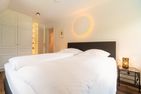  Villa Westküste Alkersum - Alle Schlafzimmer verfügen über einen Bluetooth-Lautsprecher der Marke "Block".
