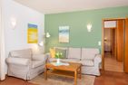  Haus Jungnamen Sand Whg. 1 Wittdün - Gemütliche Sofaecke in der Wohnung Jungnamen Sand 01
