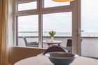  Haus Jungnamen Sand Whg. 1 Wittdün - Esstisch mit Meerblick in der Ferienwohnung Jungnamen Sand 01