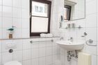  Haus Jungnamen Sand Whg. 1 Wittdün - Badezimmer in der Wohnung Jungnamen Sand 01