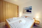  Gmelinstraße 28 b, Whg. 31, Feriendomizil am Südstrand Wyk - Schlafzimmer mit Kleiderschrank