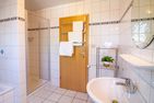  Ferienwohnung am Sieltief Krummhörn - Badezimmer