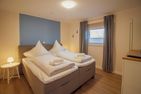  Ferienhaus Weitblick Krummhörn - Schlafzimmer
