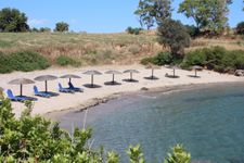 Valtaki Beach in 1.6 km