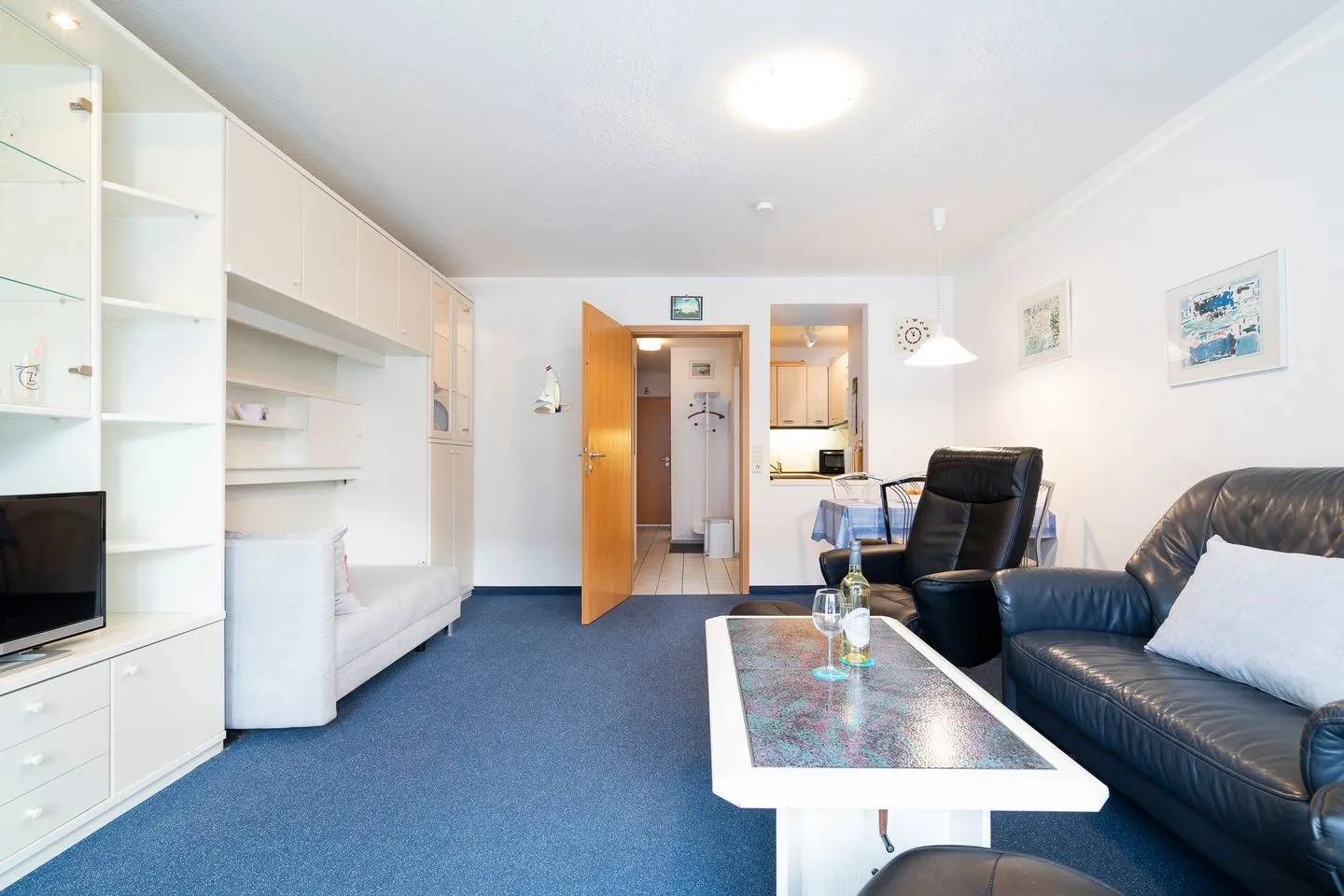 Gorch-Fock-Park Ferienwohnung "App. 3" Timmendorfer Strand - Wohnzimmer, Fernseher, Couch, Sofa, Esstisch, Sitzecke