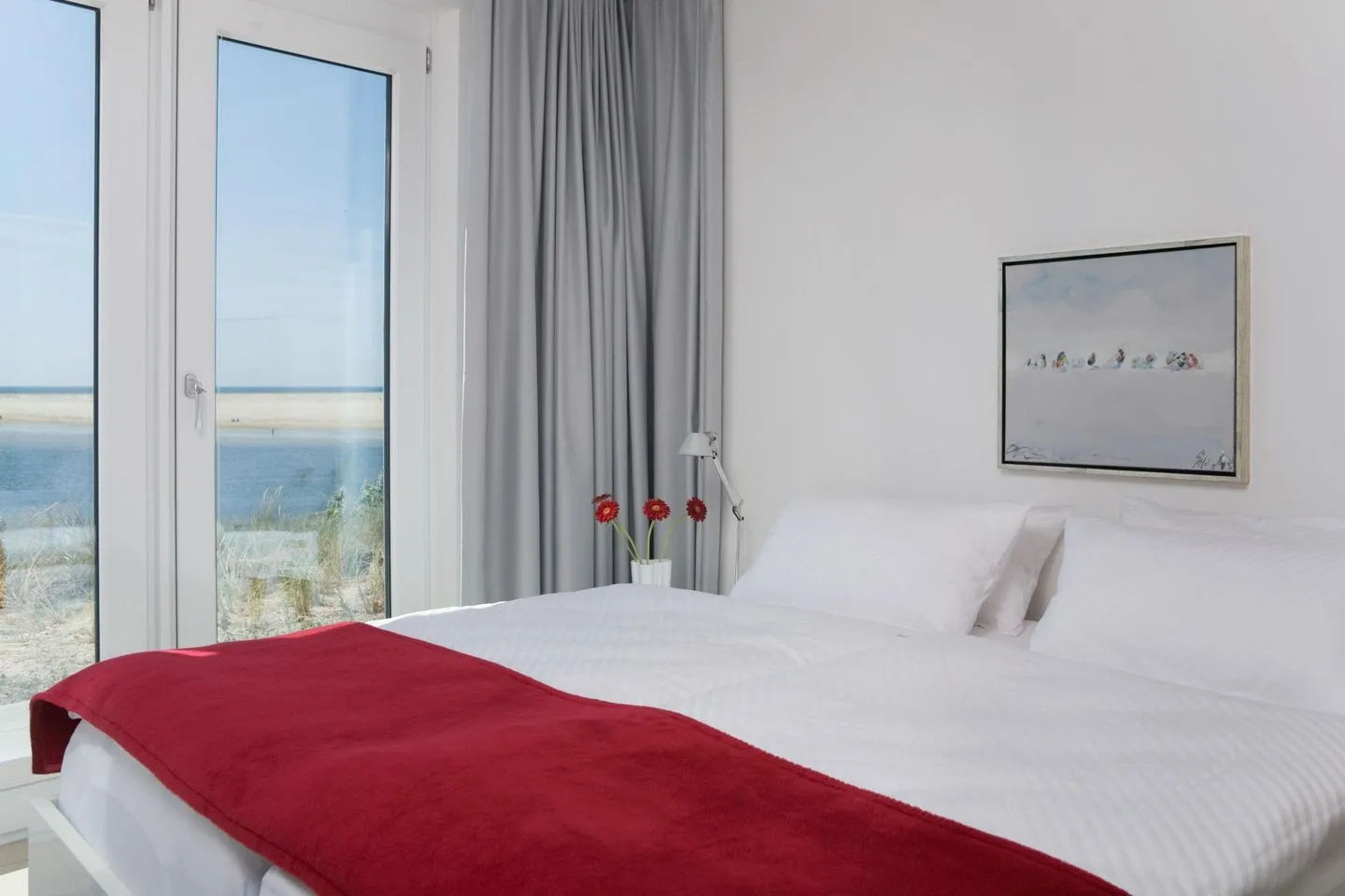 Amrumer Welle Ferienwohnung „Aalto" Wittdün auf Amrum - Schlafzimmer mit Meerblick in der Ferienwohnung Aalto in Wittdün auf Amrum
