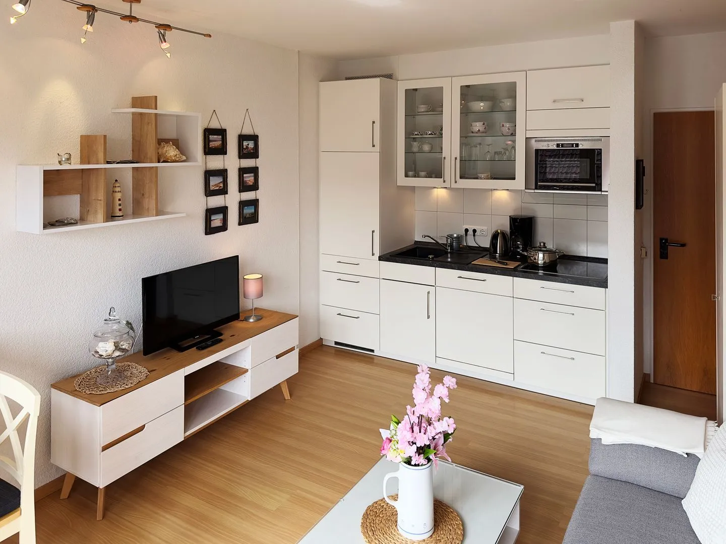 Haus *Südspitze 18* Ferienwohnung Südspitze 18/6 - Meerblick Wittdün auf Amrum - Offene Küchenzeile der Ferienwohnung Südspitze 18/6 Meerblick in Wittdün auf Amrum