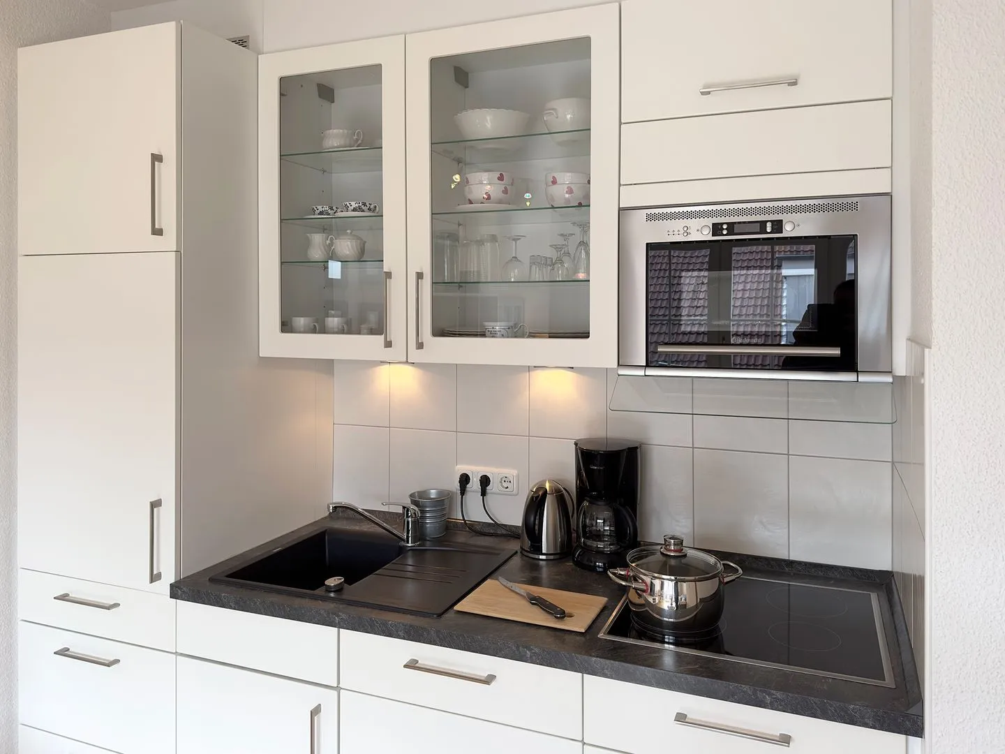 Haus *Südspitze 18* Ferienwohnung Südspitze 18/6 - Meerblick Wittdün auf Amrum - Küchenzeile der Ferienwohnung Südspitze 18/6 Meerblick in Wittdün auf Amrum