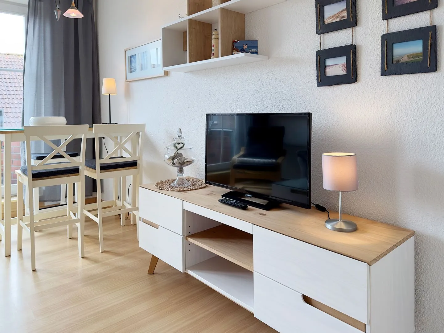 Haus *Südspitze 18* Ferienwohnung Südspitze 18/6 - Meerblick Wittdün auf Amrum - Wohnzimmer der Ferienwohnung Südspitze 18/6 Meerblick in Wittdün auf Amrum