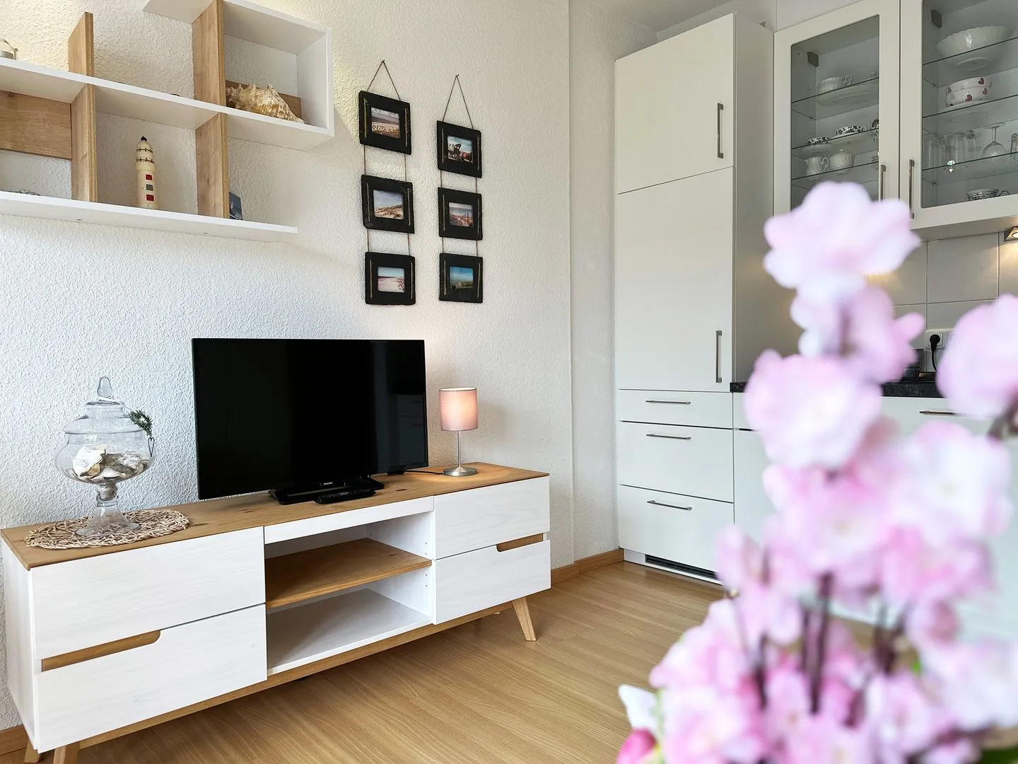 Haus *Südspitze 18* Ferienwohnung Südspitze 18/6 - Meerblick Wittdün auf Amrum - Offene Küchenzeile der Ferienwohnung Südspitze 18/6 Meerblick in Wittdün auf Amrum