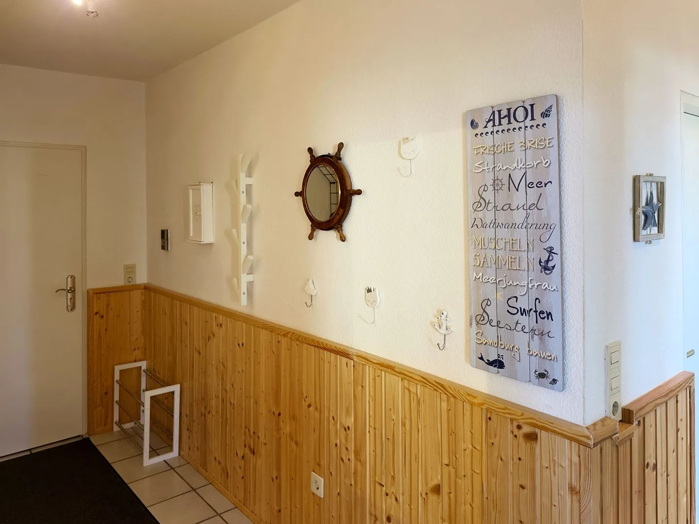 Haus Nordenlicht Ferienwohnung „Willkommen bei den Hartmanns" Wittdün auf Amrum - Korridor der Ferienwohnung "Willkommen bei den Hartmanns" in Wittdün auf Amrum