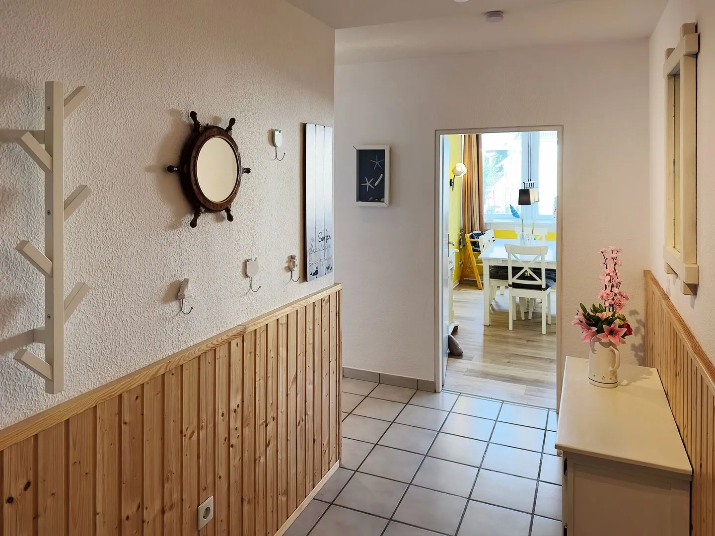 Haus Nordenlicht Ferienwohnung „Willkommen bei den Hartmanns" Wittdün auf Amrum - Korridor der Ferienwohnung "Willkommen bei den Hartmanns" in Wittdün auf Amrum