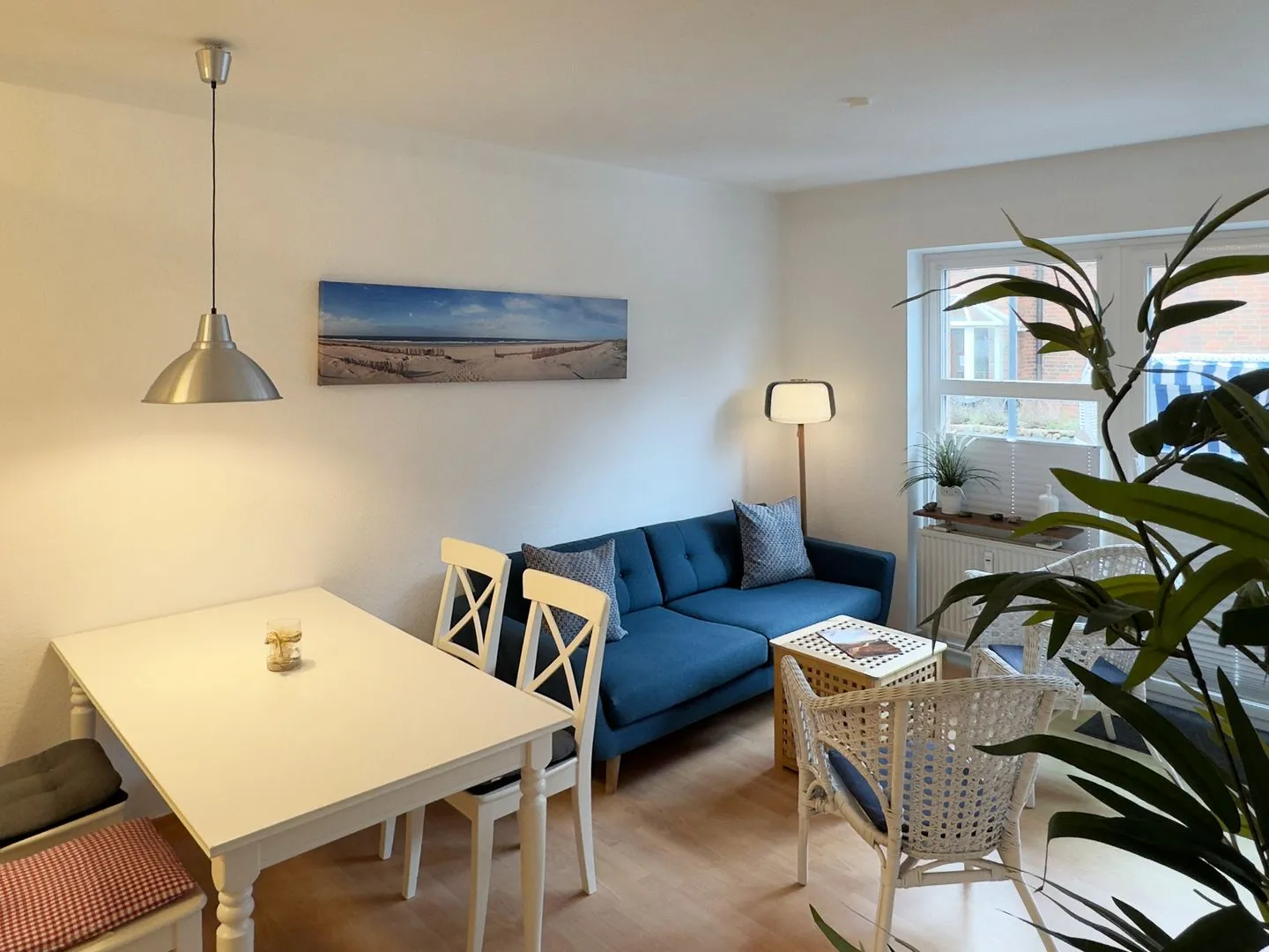 Huus Heverknob Ferienwohnung *Strandlöper* Wittdün auf Amrum - Essbereich im Wohnzimmer der Ferienwohnung Strandlöper in Wittdün auf Amrum