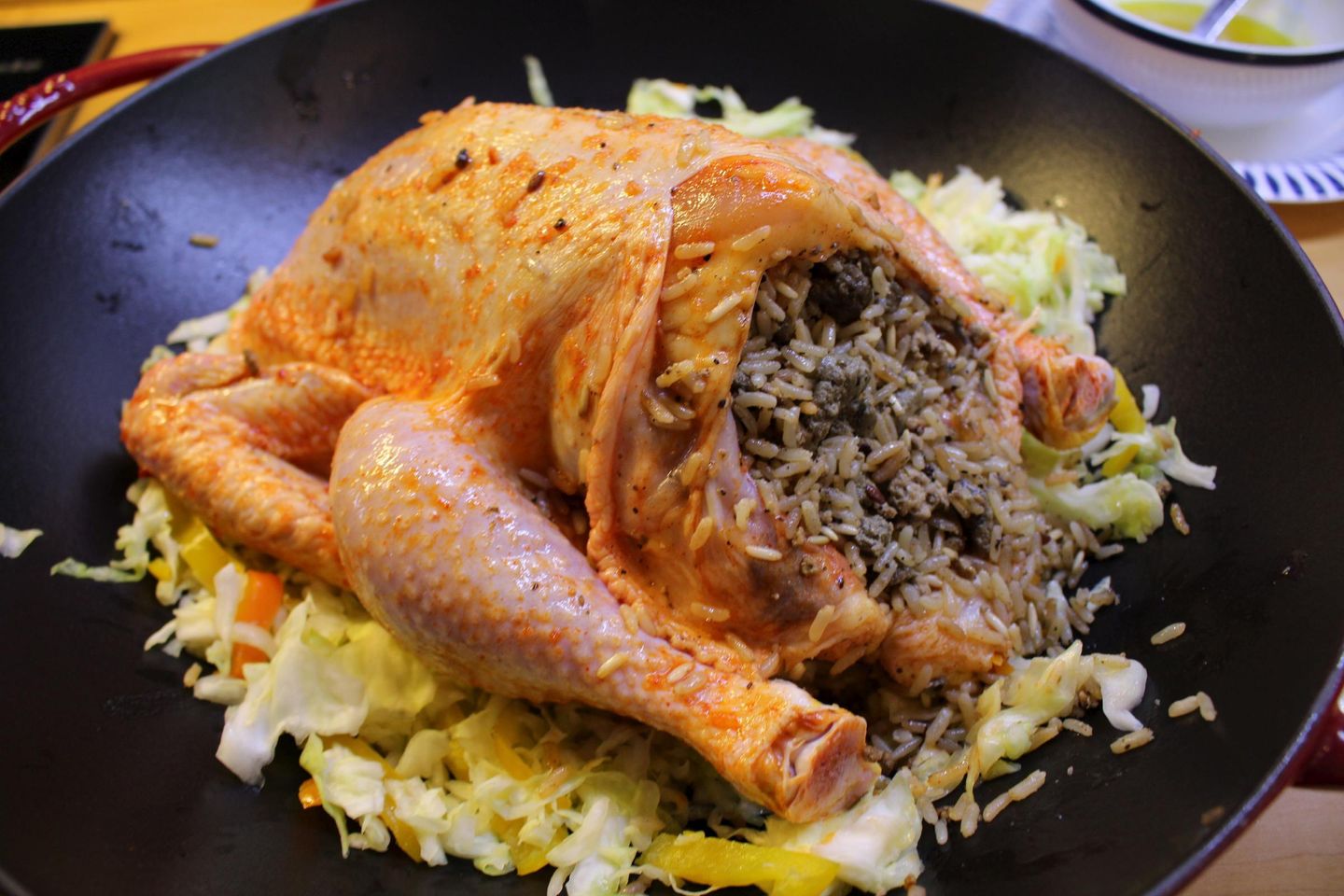 Kotopoulo Lachania - Gefülltes Huhn auf Weißkohl