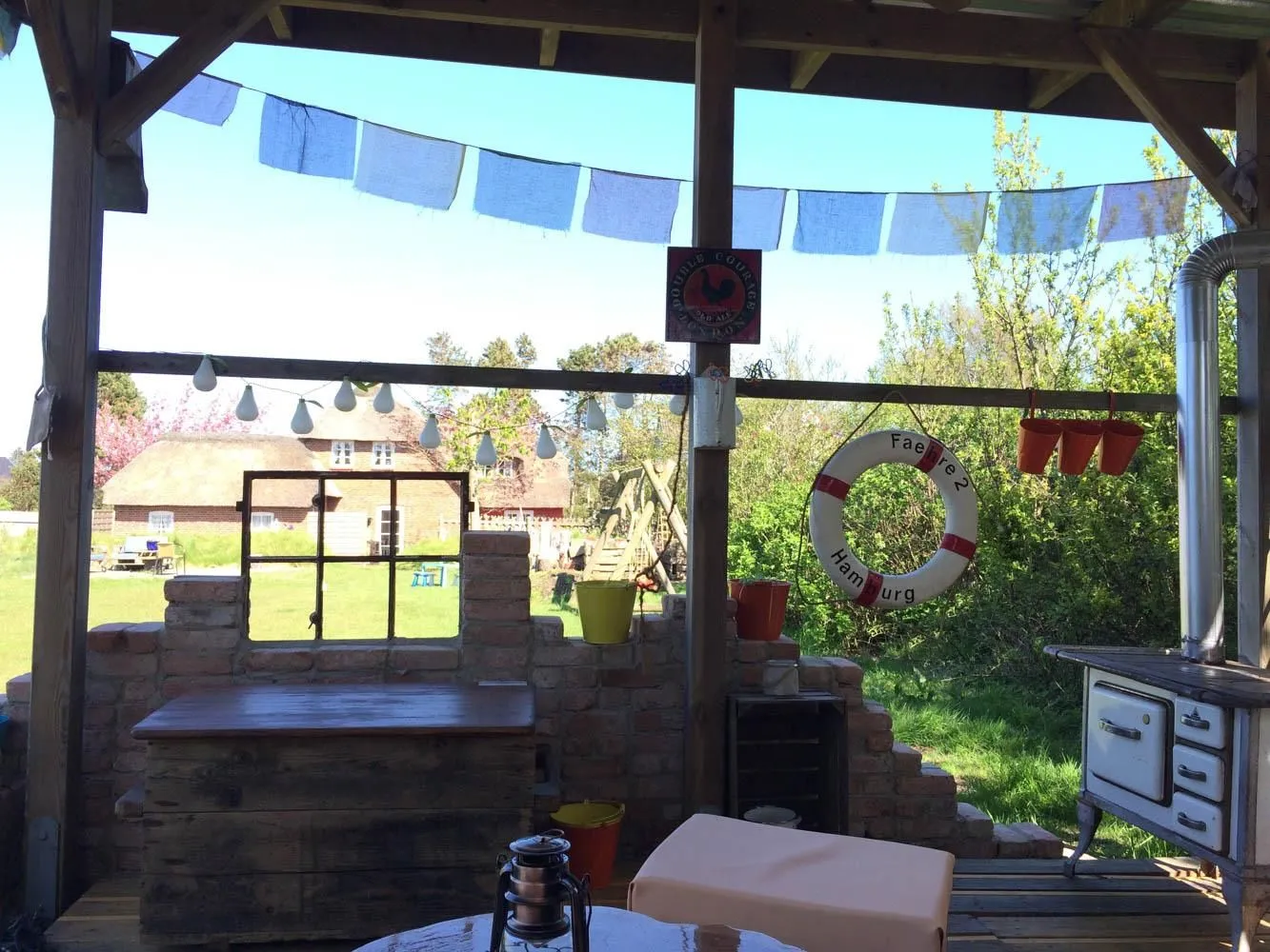 Hüs Sanskiin Ferienwohnung *Hopelfask* Süddorf auf Amrum - Dekorative Gartenlaube des Hüs Sanksiin in Süddorf auf Amrum