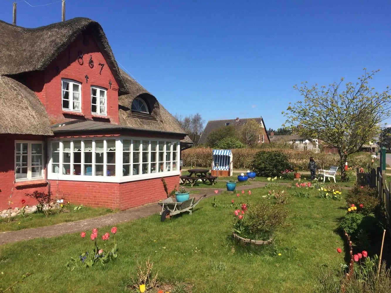Hüs Sanskiin Ferienwohnung *Hopelfask* Süddorf auf Amrum - Hüs Sanskiin mit Reetdach in Süddorf auf Amrum