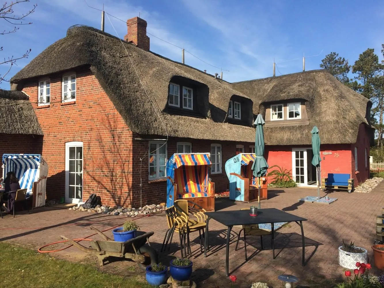 Hüs Sanskiin Ferienwohnung *Hopelfask* Süddorf auf Amrum - Terrasse am Hüs Sanskiin in Süddorf auf Amrum