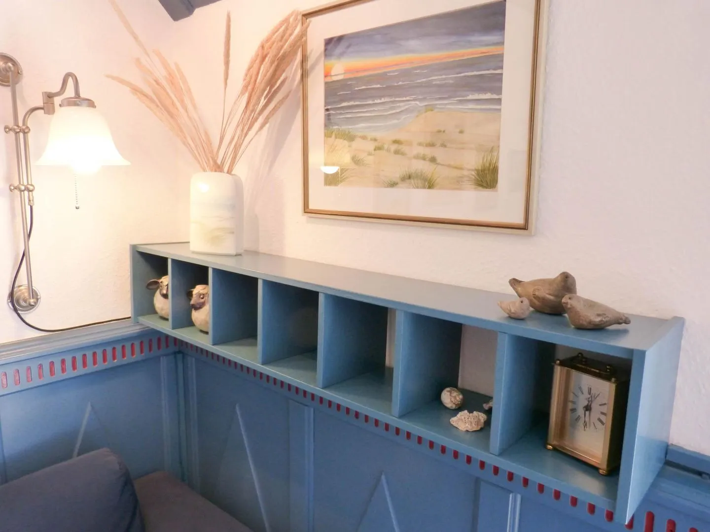 Haus Pesel Ferienwohnung *Reetblick* Norddorf auf Amrum - Wohnzimmer mit Flügeltür in den Garten in der Ferienwohnung Reetblick in Norddorf auf Amrum