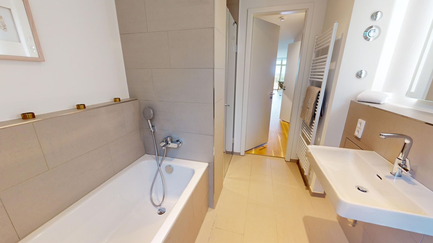 Luxus-Ferienwohnung für 4 Erwachsene & 2 Kinder mit Terrasse und Meerblick